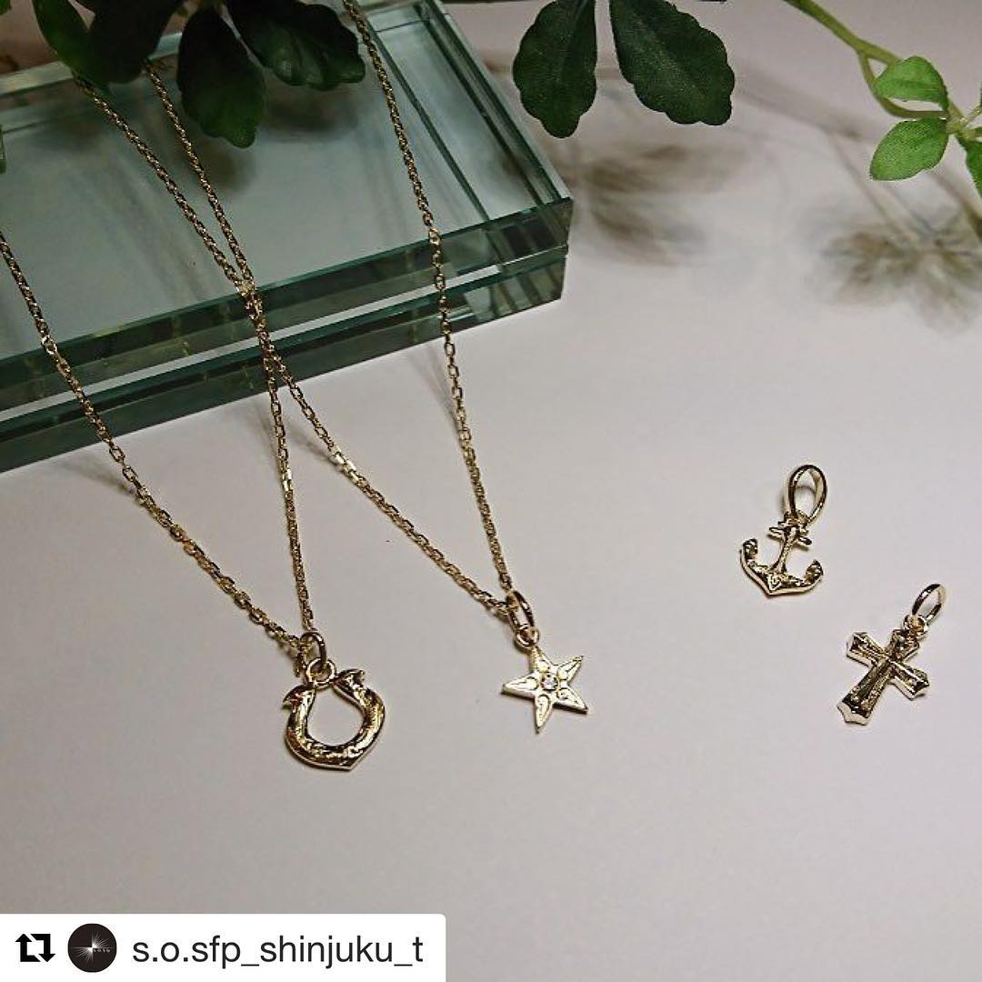 クロスペンダント（イエローゴ－ルド） - ハワイアンジュエリー